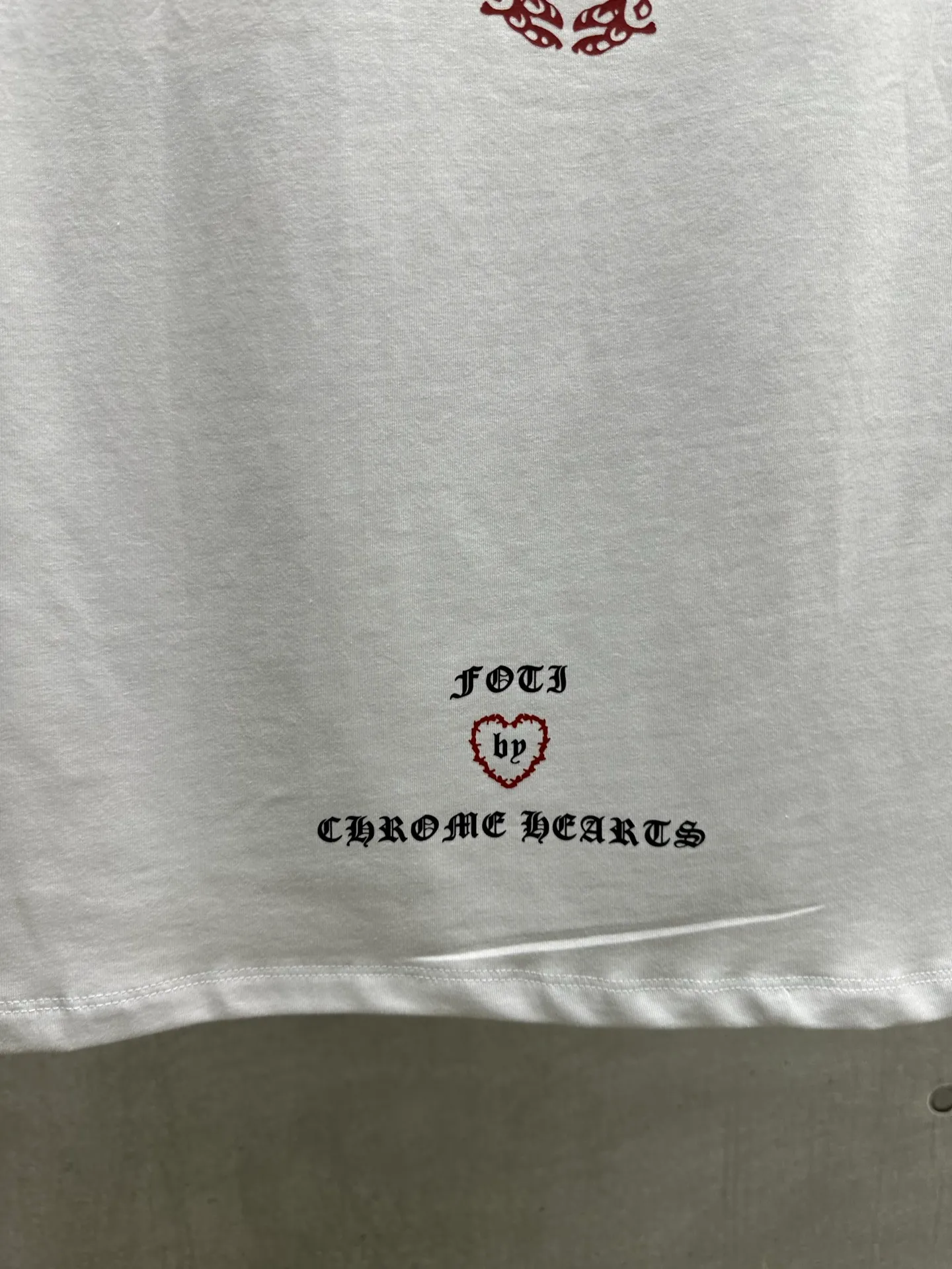 P126 #082 CHROME HEARTS 25SS women's T-shirt Made of 220G original consistent fabric V-neck women's waist style The whole body is made of imported digital direct printing Color: White Size: S M L